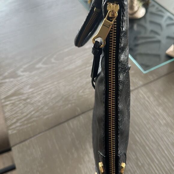 Gianni Bini Hobo Purse Black Faux Leather Gold-Tone Handbag Magnetic Closure EUC - Picture 10 of 14